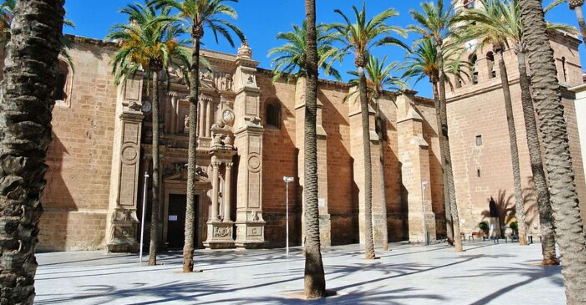 Almeria, Private custom tour with a local guide - Housity