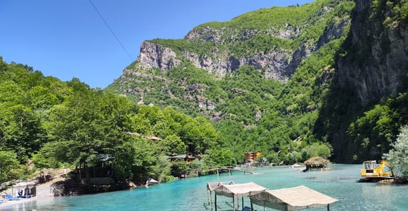 Von Tirana aus: Tagestour zum Fluss Shala mit Bootstour