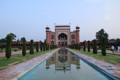 From Delhi: Sunrise Taj Mahal Private Tour with Agra Fort