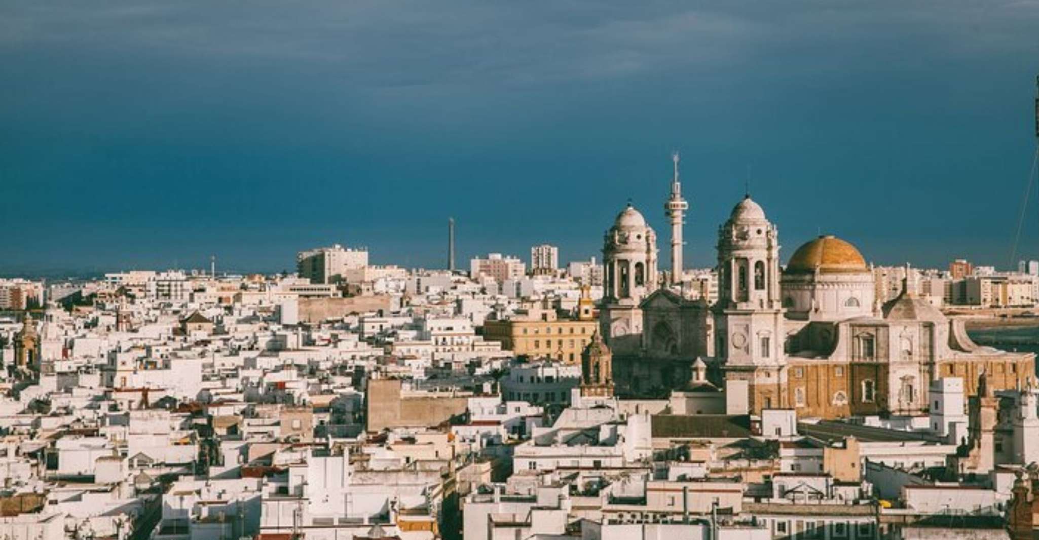 Cadiz: Private custom tour with a local guide photo 2