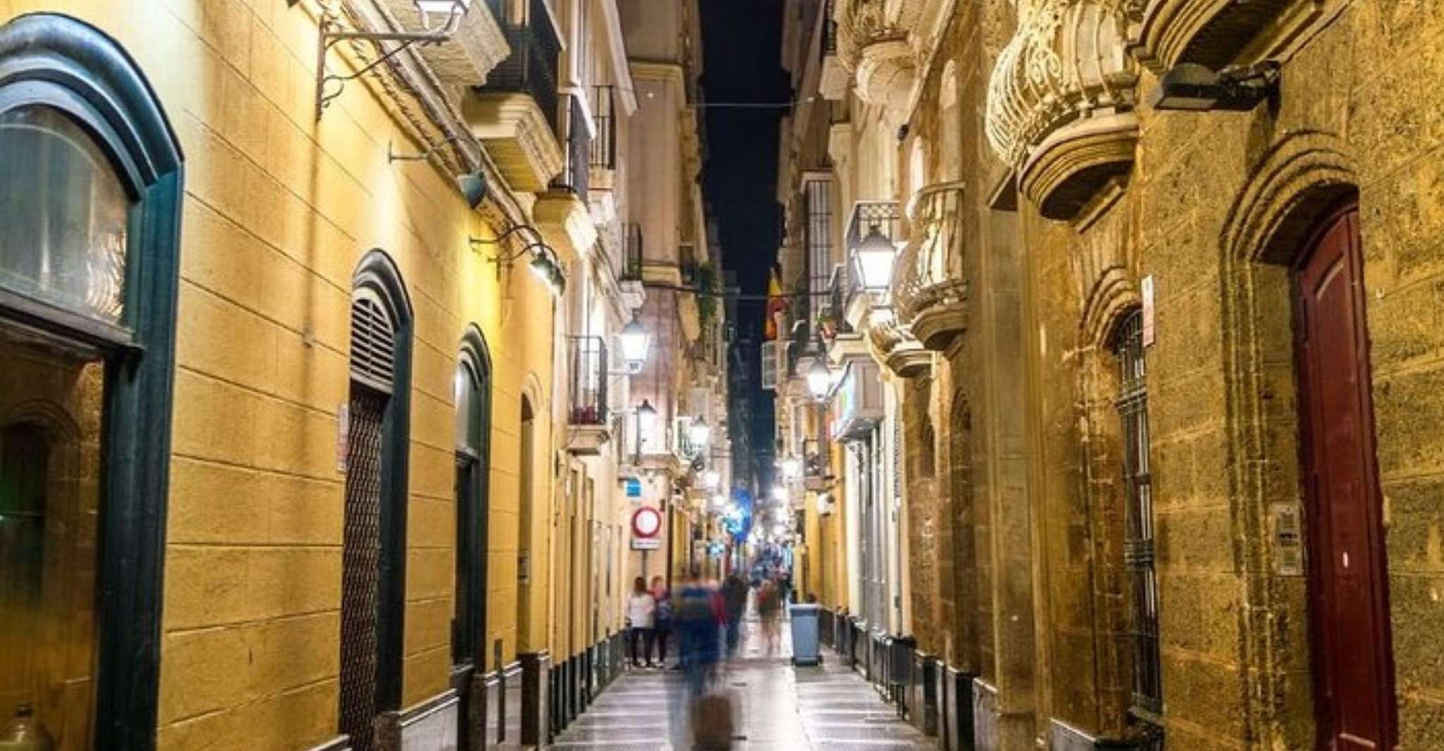 Cadiz: Private custom tour with a local guide photo 3