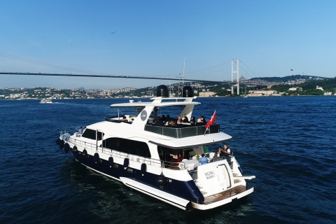 Istanbul: Dolmabahce Palace Tour and Bosphorus Yacht Cruise