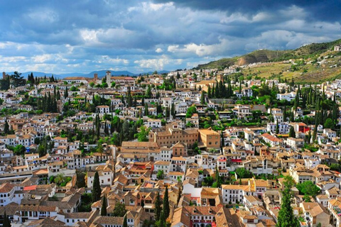 Granada: Private custom tour with a local guide3 Hours Walking tour