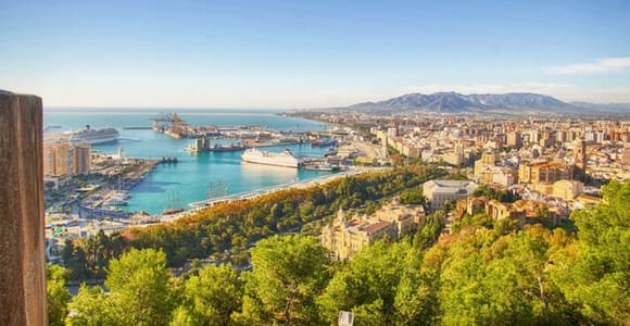 Malaga: Private custom Walking tour with a local guide