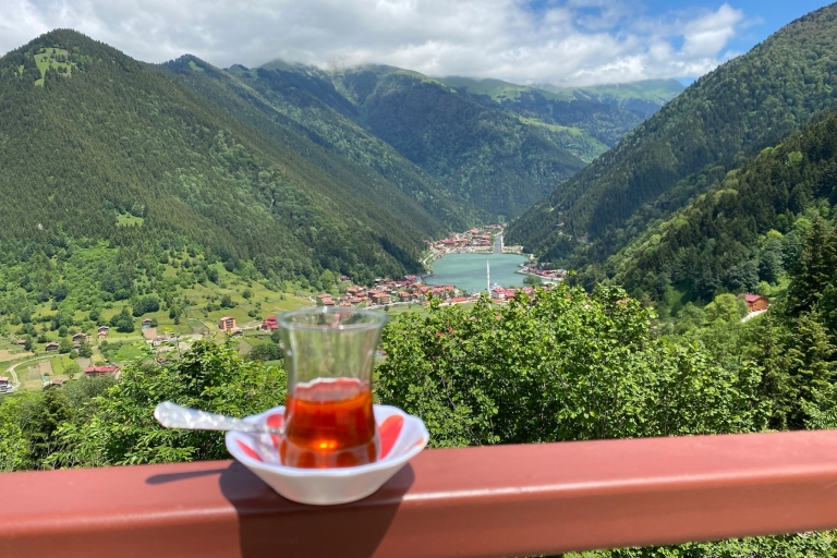 Trabzon : Excursion en groupe à Uzungöl et découverte de la nature et du théVisite guidée en anglais ou en arabe