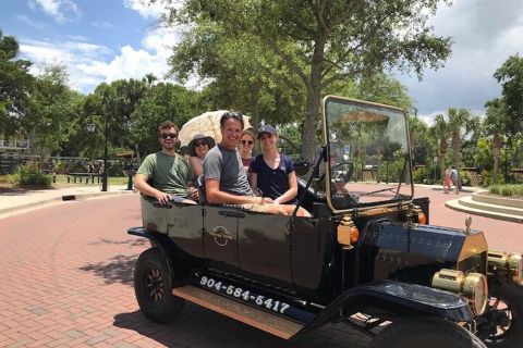 St. Augustine: Private Tour in an Antique Car for up to 4
