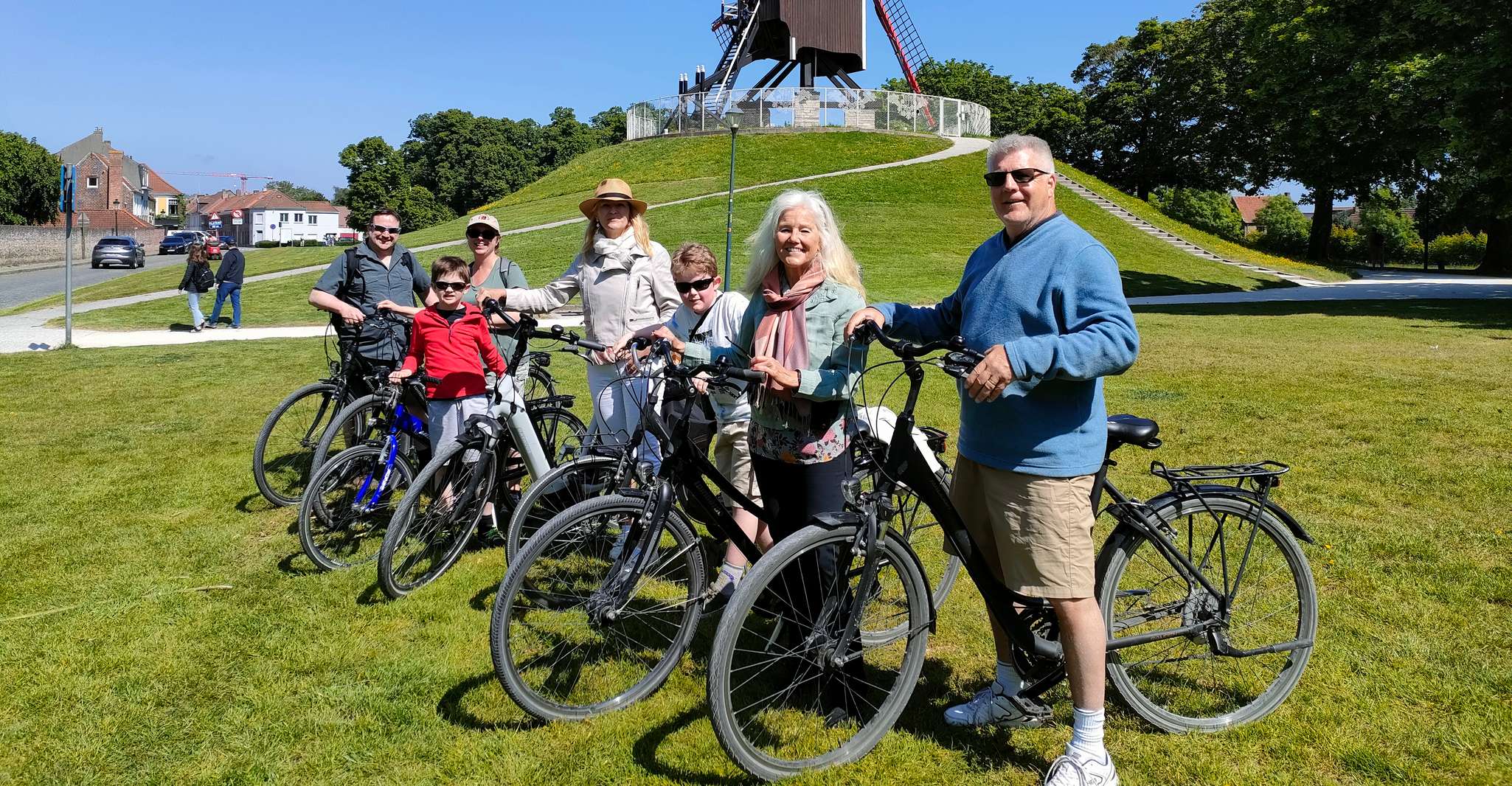 Bruges Bike Tour, coins secrets, streetart et chocolat - Hizvo