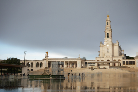 Ab Lissabon: Kleingruppentour nach Fátima, Nazaré und Óbidos