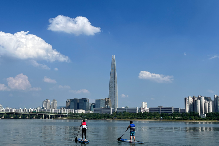 Spływy kajakowe i wiosłowanie na stojąco w lokalizacji Han RiverLekcja Stand Up Paddle Board (SUP).