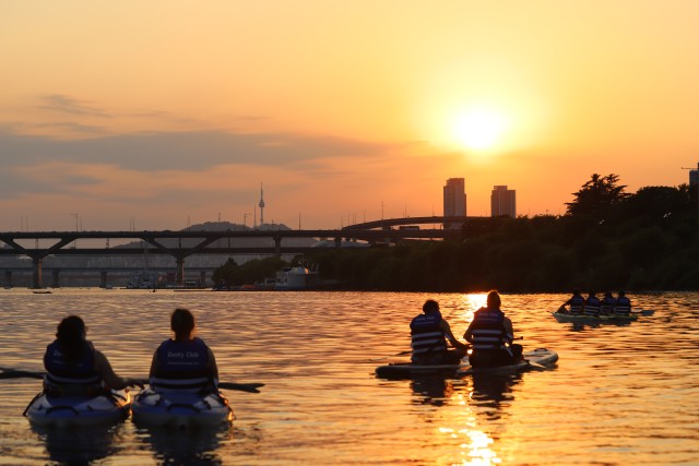 Visit Seoul Stand Up Paddle Board (SUP) & Kayak in Han River in Dongdaemun, Seoul