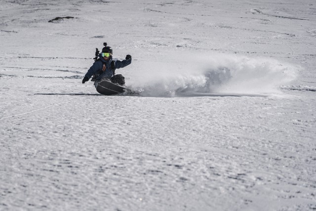 Visit Ride the resorts of Santiago with profesional instructors in Valle Nevado