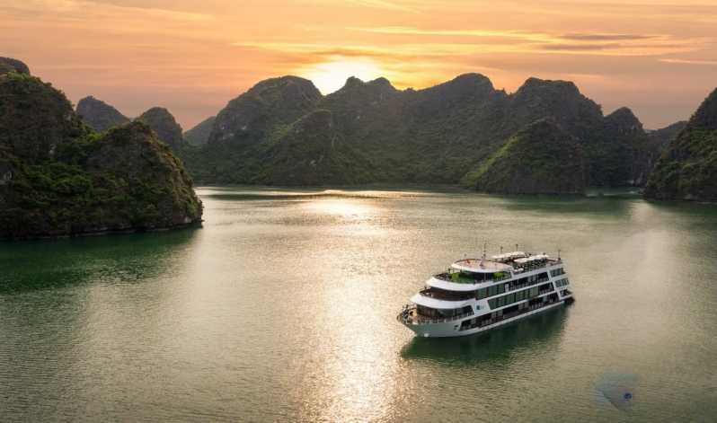From Hanoi: 2-Day Ha Long Lan Ha Bay 5-Star Cruise & Balcony