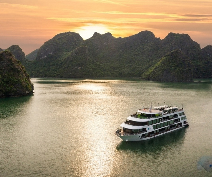From Hanoi: 2-Day Ha Long Lan Ha Bay 5-Star Cruise & Balcony