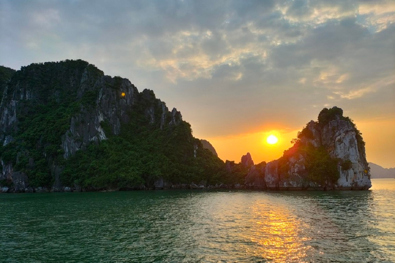 Hanoi: 3-Day Ha Long/Lan Ha Bay Cruise with Private Balcony