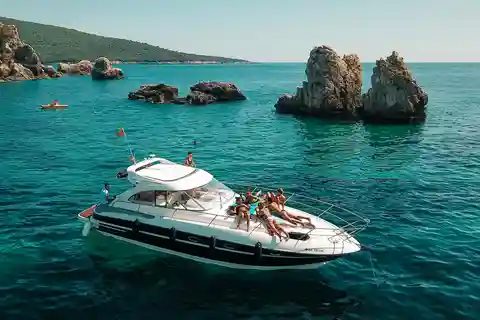 Ulcinj : 2 heures de visite de la côte en yacht avec skipper