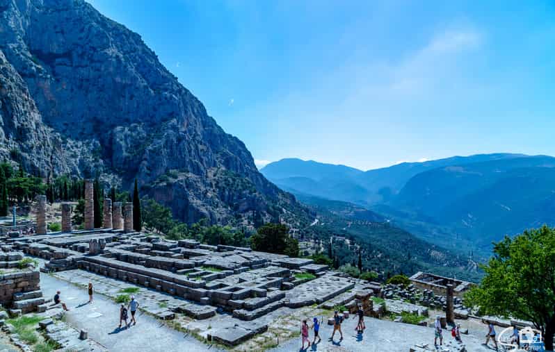 Delphi and Hosios Loukas Monastery Private Day Tour