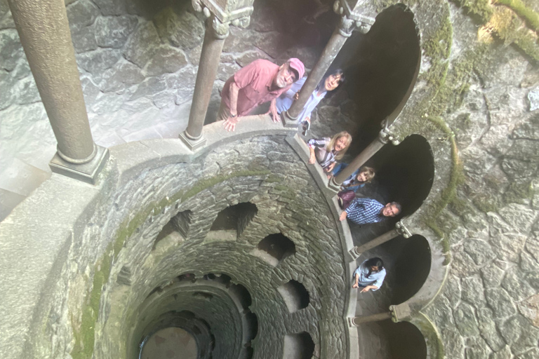 Lisbona: Tour di Sintra con Palazzo Pena e Quinta da RegaleiraLisbona: tour di Sintra con Palazzo Pena e Quinta da Regaleira