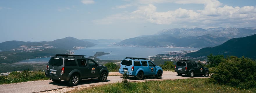 Aventure hors route dans la baie de Kotor et les forteresses et dégustation de mets