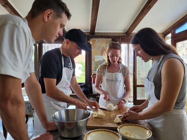 Amalfi: Pasta, Mozzarella, and Tiramisù Cooking Class