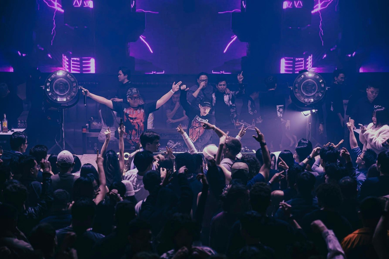 Hanoi Nightlife Bar Crawl: Music, Drinks & Good Vibes