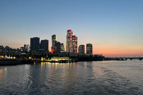 Séoul : Croisière nocturne guidée sur le fleuve Han avec collations et boissonsSéoul : Croisière nocturne guidée sur le fleuve Han et pique-nique dans le parc Hangang