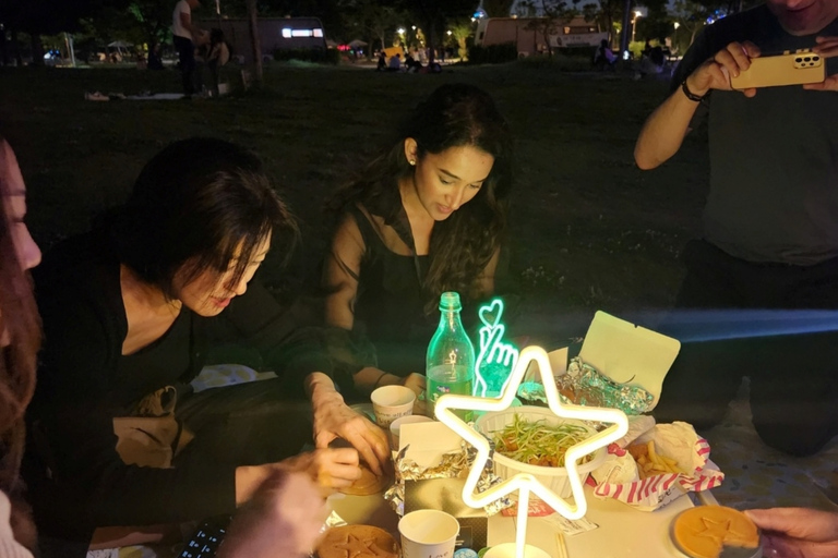 Séoul : Croisière nocturne guidée sur le fleuve Han avec collations et boissonsSéoul : Croisière nocturne guidée sur le fleuve Han et pique-nique dans le parc Hangang