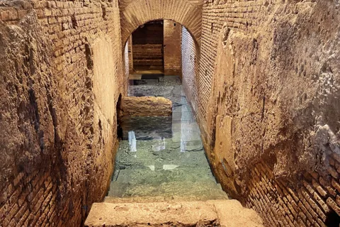 Excursão subterrânea à Fonte de Trevi em pequenos grupos