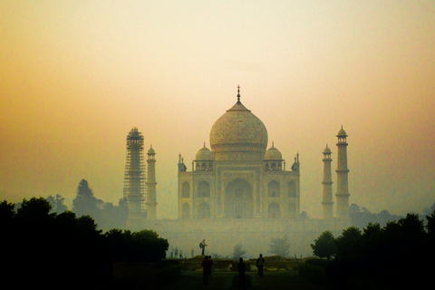 Prywatna wycieczka Taj Mahal Sunrise Tour: Agra Fort Baby Taj Day TripPrzewodnik i samochód - bez śniadania i biletów wstępu