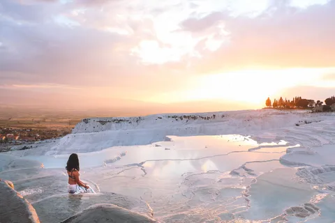 Da Marmaris: tour serale di Pamukkale con trasferimento e cena