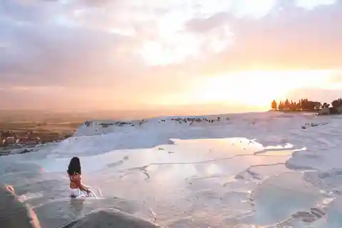 Da Marmaris: tour serale di Pamukkale con trasferimento e cena
