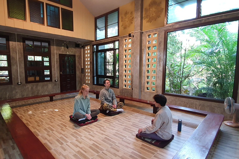 Halve dag yoga, meditatie en onderdompeling in de Thaise cultuur