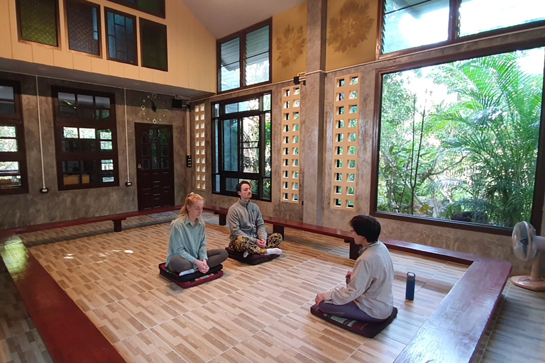 Halve dag yoga, meditatie en onderdompeling in de Thaise cultuur