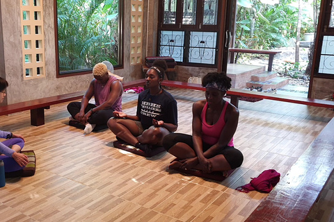 Halve dag yoga, meditatie en onderdompeling in de Thaise cultuur