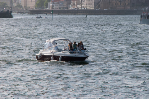 Porto:Passeio Privado de Barco no Rio Douro (max. 6px) 1u30mPasseio Privado de Barco no Rio Douro (max. 6 px) 1u30m