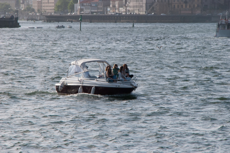 Porto:Passeio Privado de Barco no Rio Douro (max. 6px) 1u30mPasseio Privado de Barco no Rio Douro (max. 6 px) 1u30m