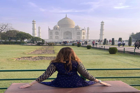 Depuis Delhi : Excursion d'une journée en train au Taj Mahal (formule tout compris)