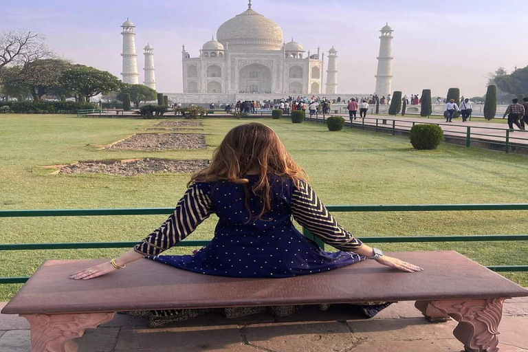 Depuis Delhi : Excursion d'une journée en train au Taj Mahal (formule tout compris)