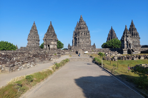 Visita Matinal al Templo de Prambanan y Visita al Palacio de Yogyakarta