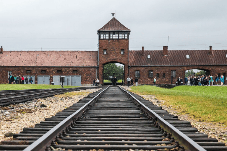 Från Krakow: Transport tur och retur till Auschwitz BirkenauSjälvstyrd guidad tur med broschyr på engelska