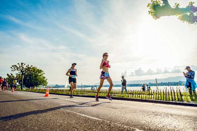 Geneva: Lake Geneva and Old Town Guided Running Tour