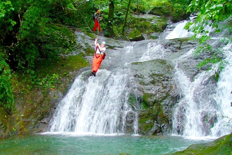 Amazing 11 Waterfalls Zipline Tour/CalderaPort/Transport IncVerbazingwekkende 11 watervallen 25 kabels / Caldera-poort