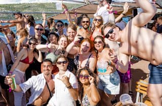 Spalato: festa in barca nella Laguna Blu – DJ, shot, nuotata e afterparty