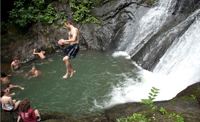 Visit Amazing 11 Waterfalls Zipline Tour / San Jose/Transport Incl in San Jose, Costa Rica