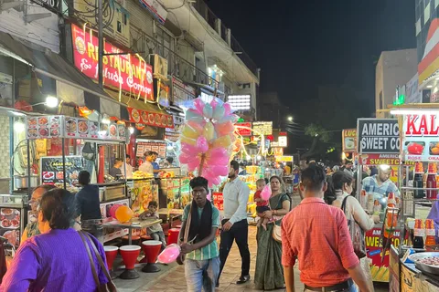 Agra: Tour gastronomico notturno in tuk-tuk