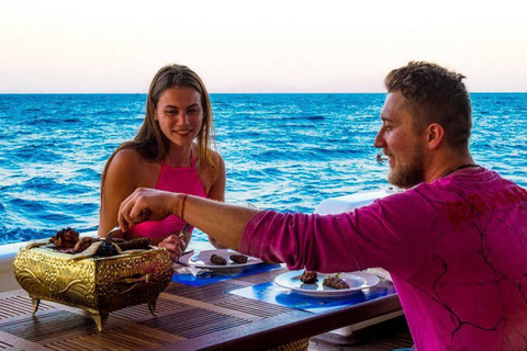 Marsa Alam: Elite vip Turtle bay snorkling med BBQ lunchElite vip familjekryssning &quot;Vuxna och barn&quot;