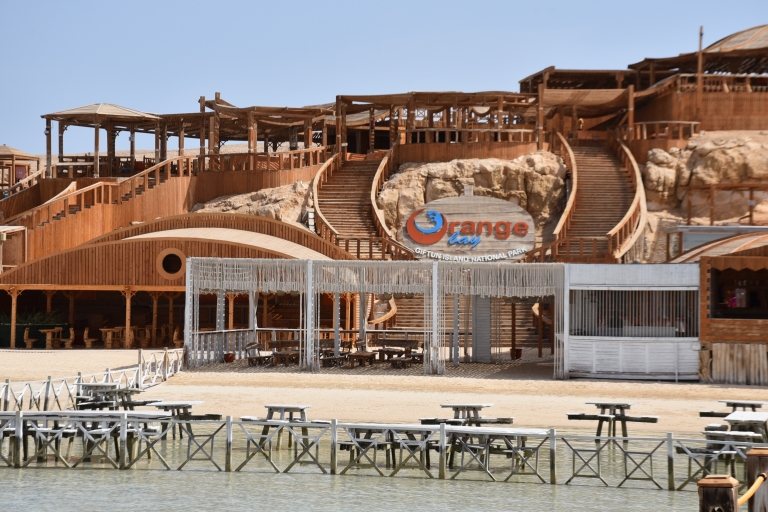 Hurghada: luxe cruisereis naar Orange Bay met lunchVan buiten Hurghada