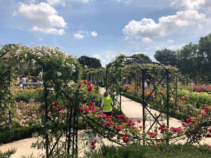 Madrid: Prado Avenue and Retiro Park Guided Walking Tour