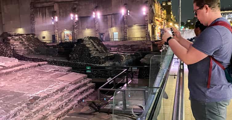 Mexico City at Night Walking tour with optional Torre Latino photo 15