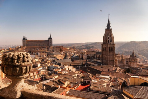 Toledo: tour privato con guida ufficialeTour privato a piedi di 3 ore