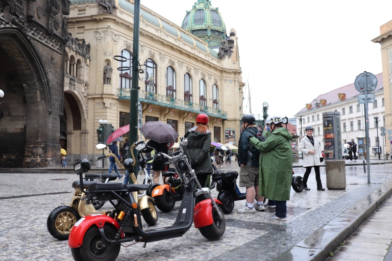 Praga sobre ruedas: Visitas guiadas privadas y en directo en eScootersVisita guiada en directo 60 minutos en inglés
